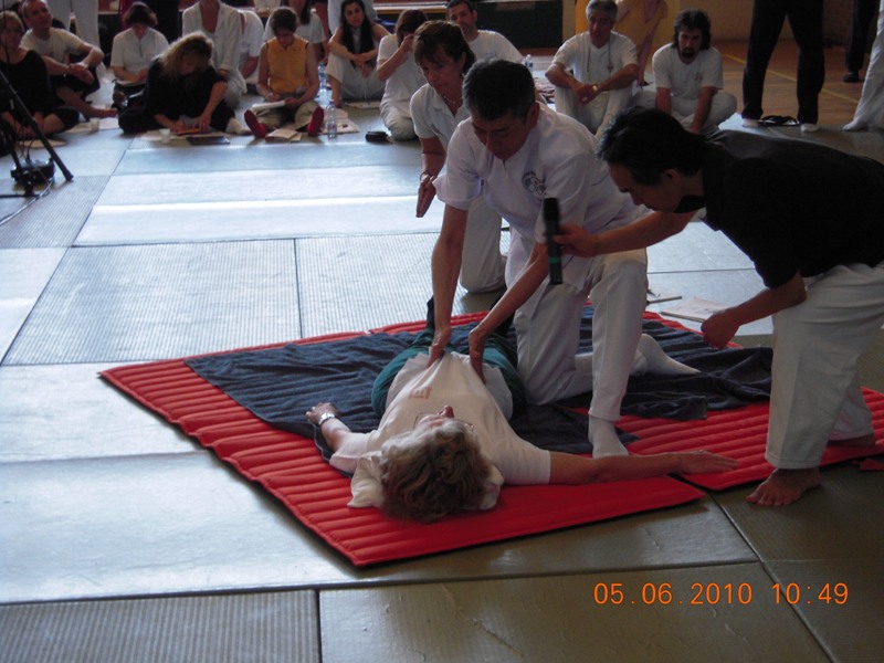08 Il Maestro Juji Namikoshi Durante La Sua Dimostrazione